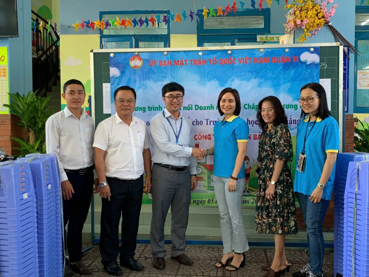 Tặng ghế ngồi học sinh - trường tiểu học Quyết Thắng -05.08.2024