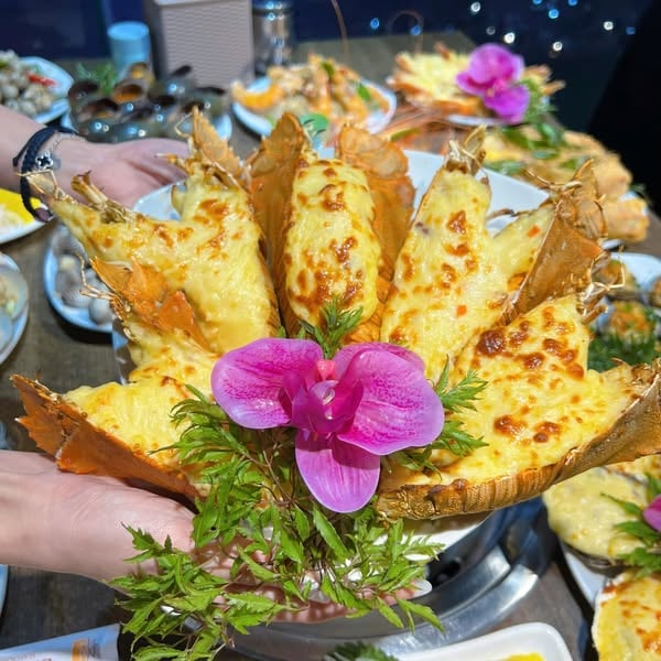 SIÊU KHUYẾN MÃI CUỐI TUẦN – TÔM MŨ NI MIỄN PHÍ CHỈ CÓ TẠI BUFFET POSEIDON