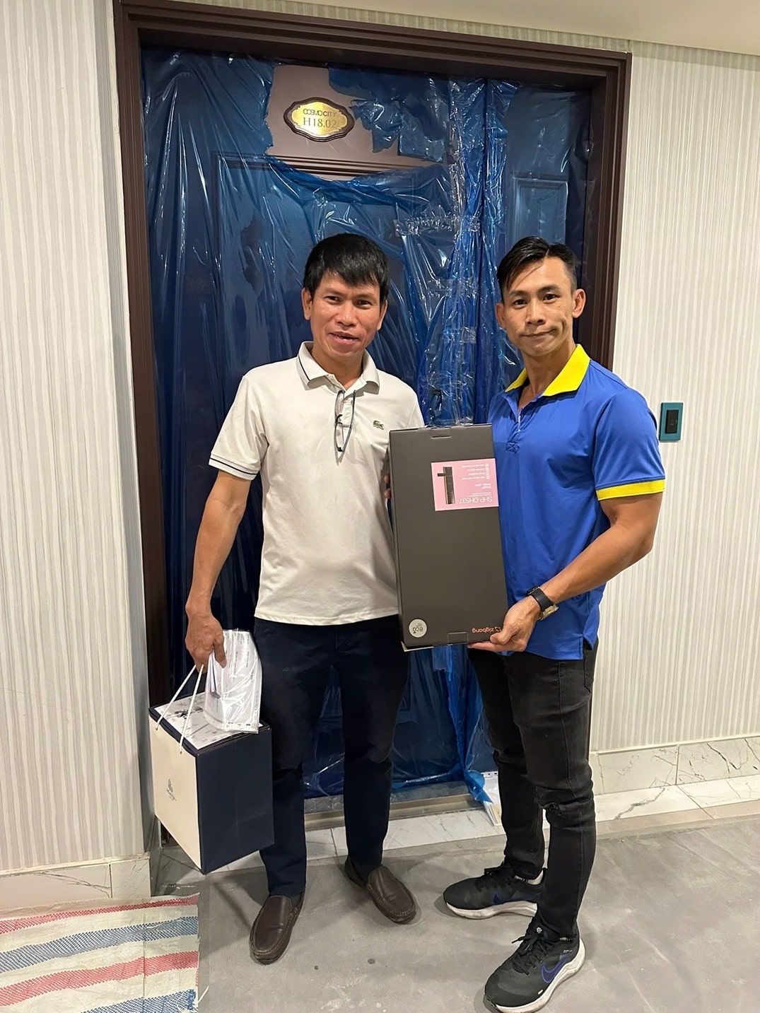 CHÚC MỪNG QUÝ KHÁCH HÀNG NHẬN NHÀ BLOCK H TẠI COSMO CITY - 03-2025