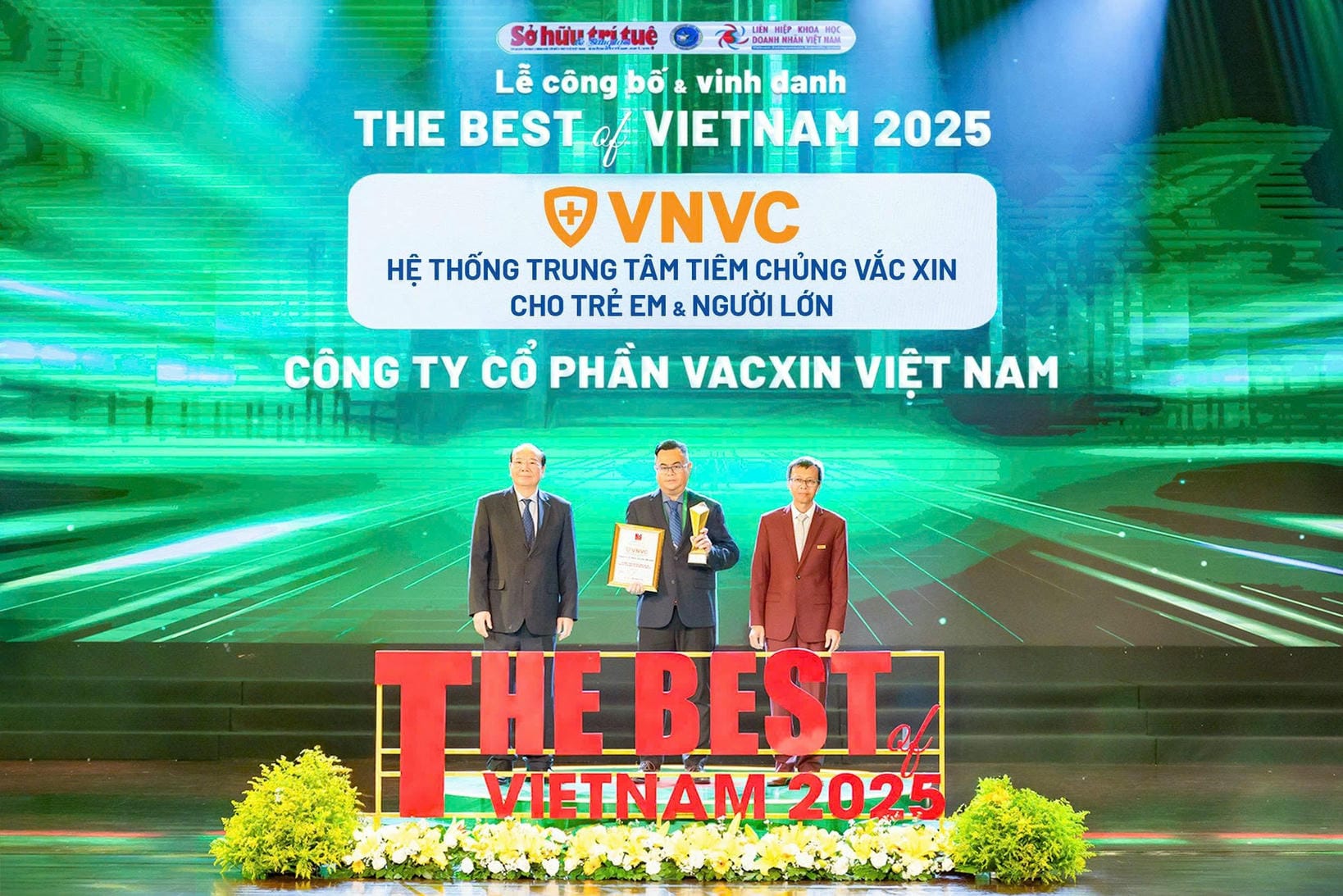 VNVC HONORED AS “BEST VACCINATION CENTER SYSTEM IN VIETNAM 2025”!