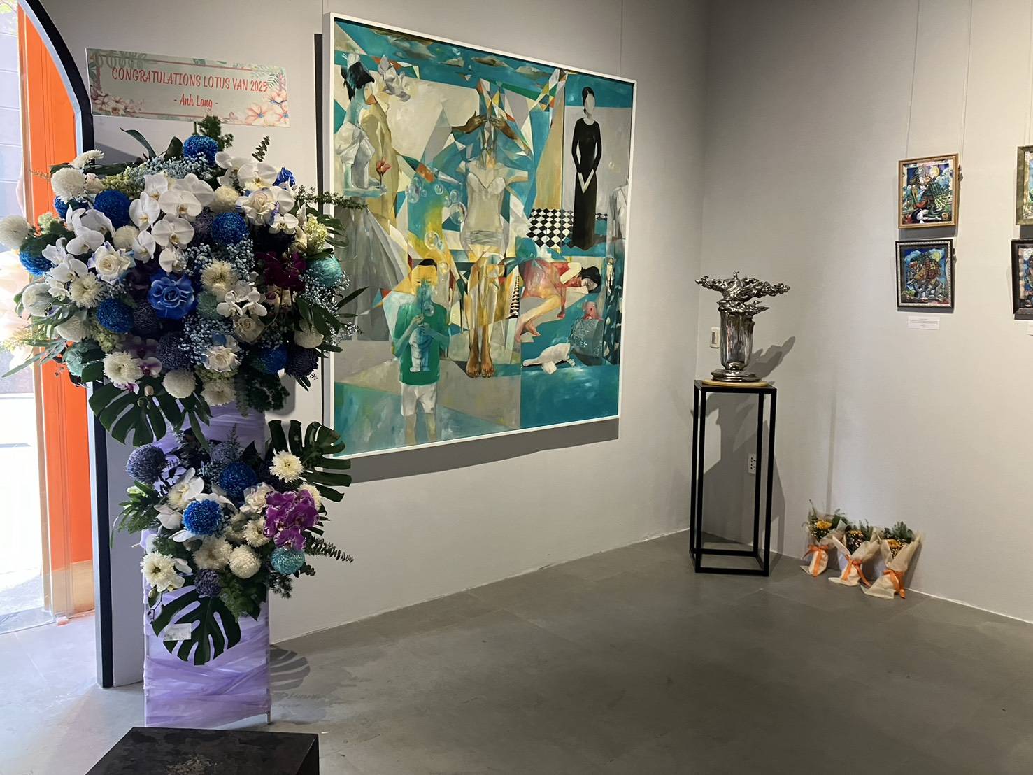 Chúc mừng sự kiện triễn lãm “Lotus Van 2025” – Dấu ấn nghệ thuật đương đại giữa lòng Cosmo City