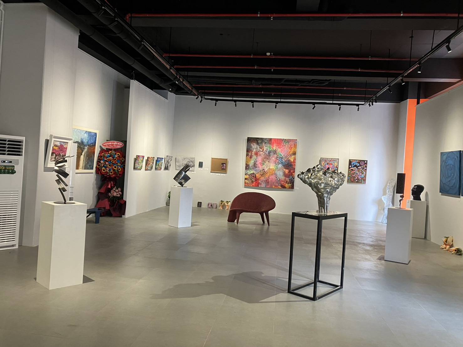 Chúc mừng sự kiện triễn lãm “Lotus Van 2025” – Dấu ấn nghệ thuật đương đại giữa lòng Cosmo City