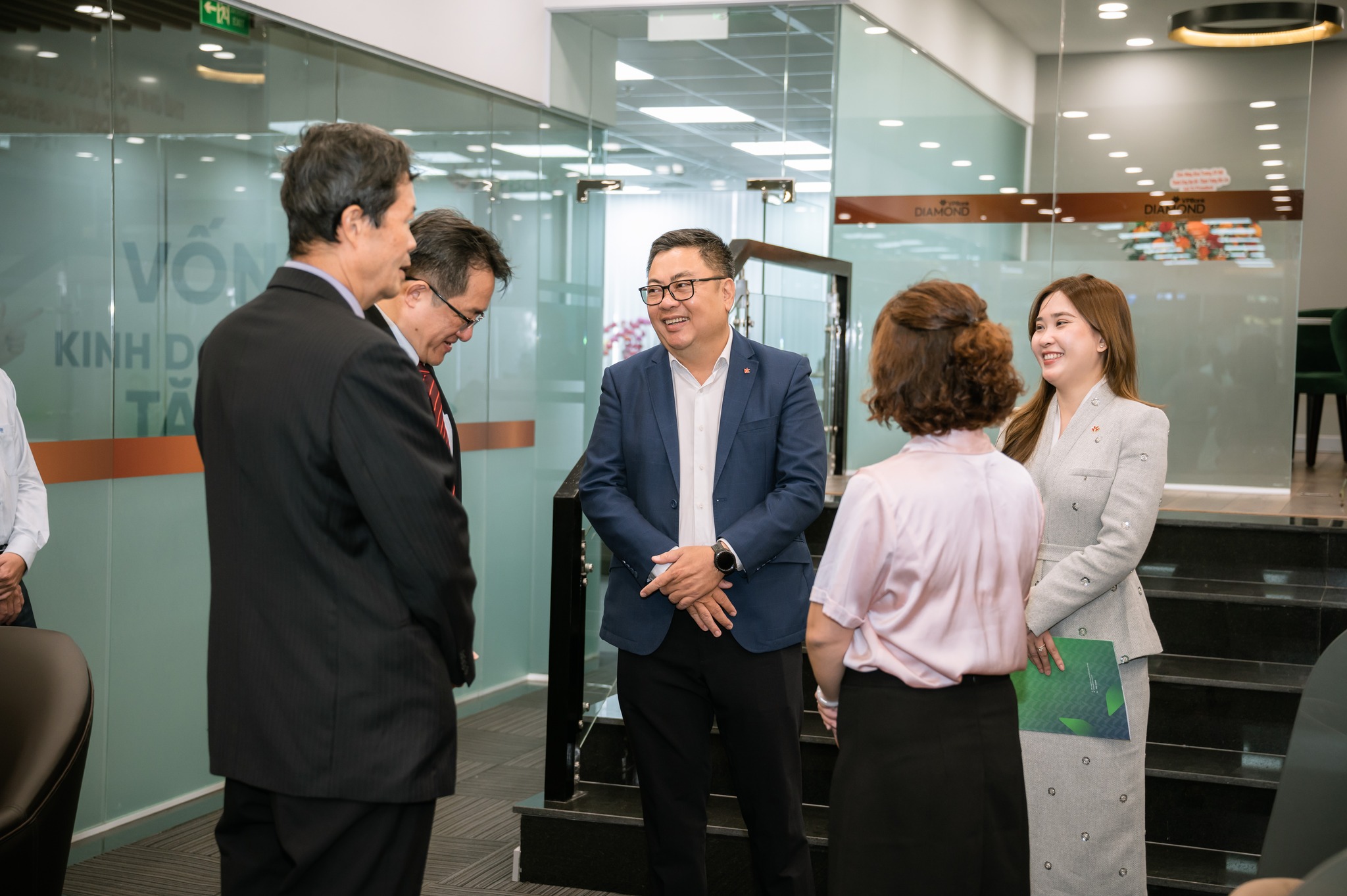 CONGRATULATIONS ON THE GRAND OPENING OF VPBANK – LE DAI HANH BRANCH AT THE EMPORIUM