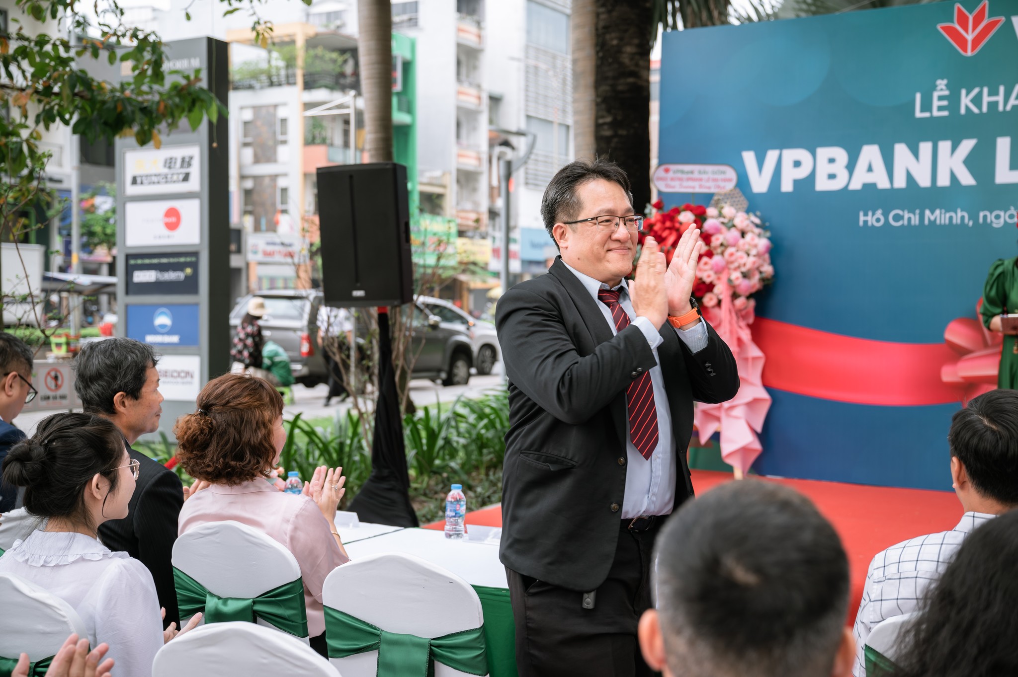 CONGRATULATIONS ON THE GRAND OPENING OF VPBANK – LE DAI HANH BRANCH AT THE EMPORIUM