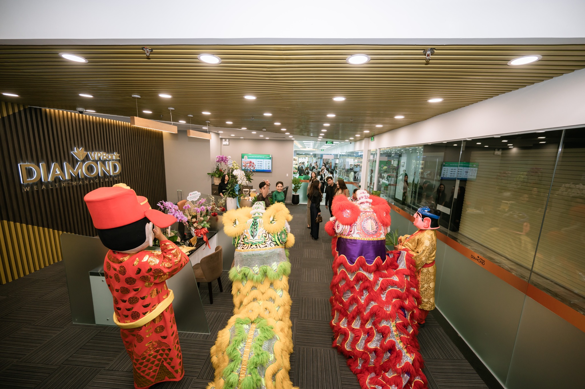 CONGRATULATIONS ON THE GRAND OPENING OF VPBANK – LE DAI HANH BRANCH AT THE EMPORIUM